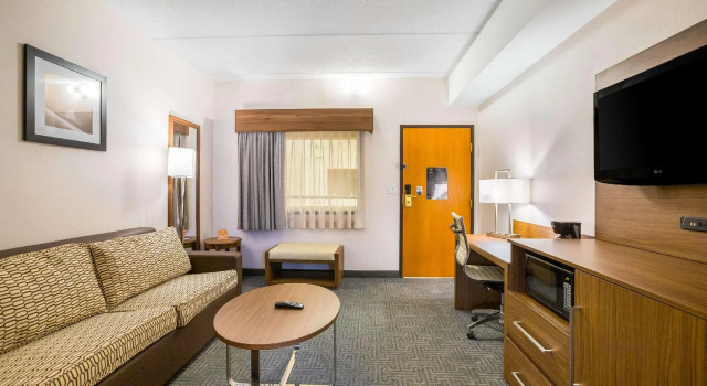 Czteroosobowy suite Quality Suites Hotel - Lansing