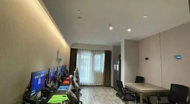 Люкс Love Esports Hotel (Zhengzhou Miaoli Commercial Center Longhu Tianjie Branch)