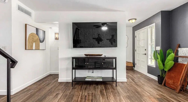 Walk to Old Town & Giants Stadium! Unit w/ Pool, Забронировать Апартаменты/квартира Апартаменты Скотсдейл, рядом с HavenHealth of Scottsdale, Апартаменты/квартира