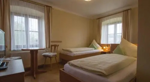 Landgasthof Neuwirt Seeon, Varaa Hotelli Hotellit Baijeri pysäköinnillä, Pysäköinti