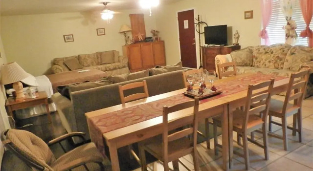 Апартаменты Charming Downstairs Unit