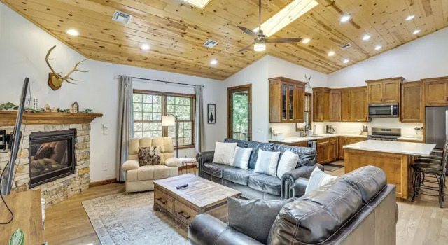 Коттедж Porch, Fire Pit: 'pine View Retreat' in Lakeside!
