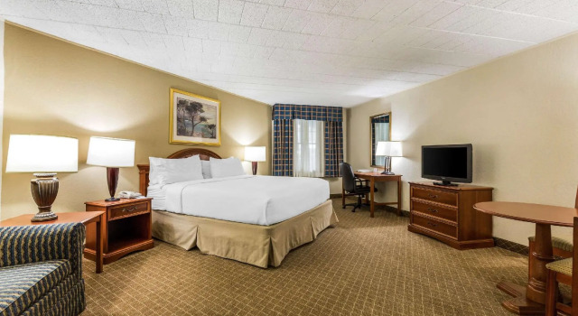 Люкс Clarion Inn Frederick Event Center