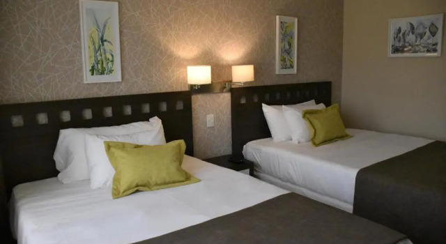 Четырёхместный номер Superior Days Inn Zarate
