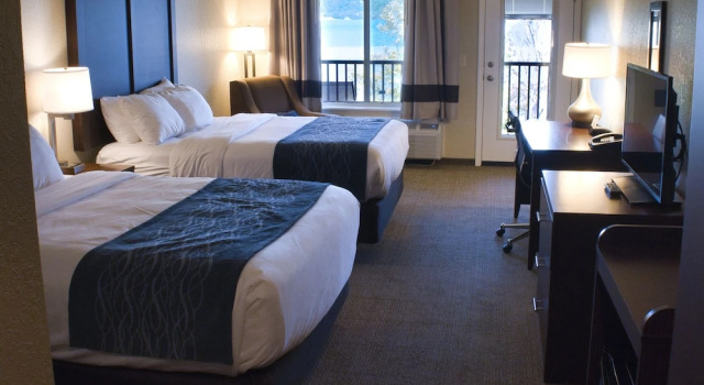 Четырёхместный номер Standard с видом на озеро Comfort Inn & Suites Munising-Lakefront