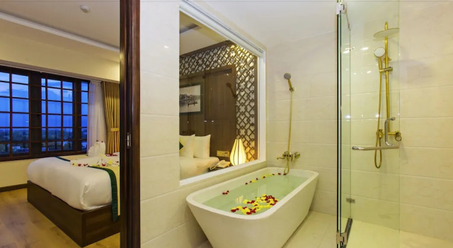 Люкс Ally Beach Boutique Hotel Hoian