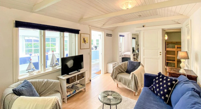 2 Bedroom Pet Friendly Home In Ängelholm, Book Hotel Angelholm 