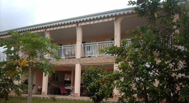 Apartment With 2 Bedrooms In Le Lamentin With Wonderful Mountain View Furnished Garden And Wifi, Rezervasyon Daire Le Lamentin otoparklı oteller, Otopark