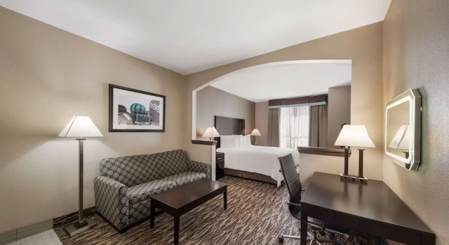 Двухместный люкс Comfort Suites Plano East - Richardson