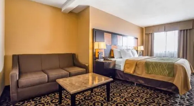 Люкс Comfort Inn Ballard-Roosevelt