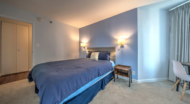 Outstanding Upgraded Luxury Apt!