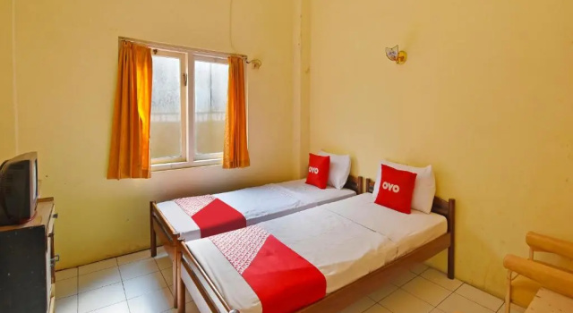 Standard Twin room OYO 3722 Hotel Mutiara
