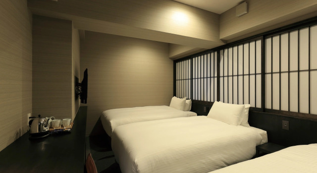 Трёхместный номер Standard Hotel Ninja Black