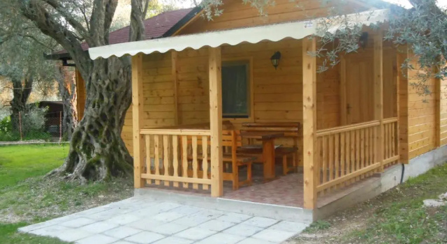 Бунгало с видом на сад Apartments Aura