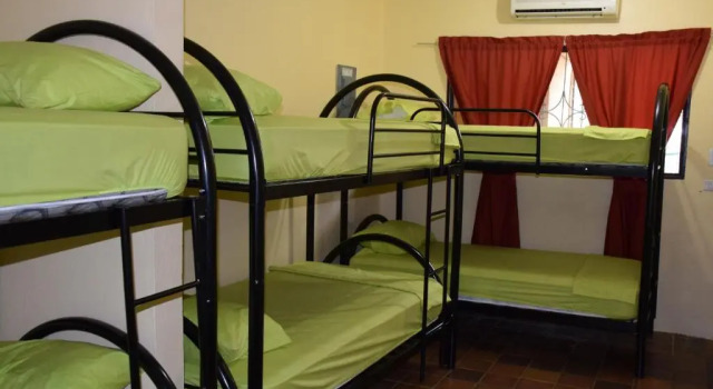 Кровать в общем номере Casa Pura Vida Surf Hostel - Tamarindo Costa Rica