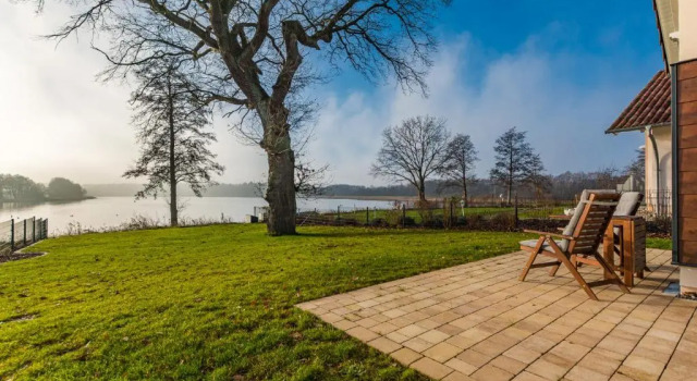 Коттедж 5 Sterne Ferienhaus direkt am See mit Sauna-Kamin-Garten