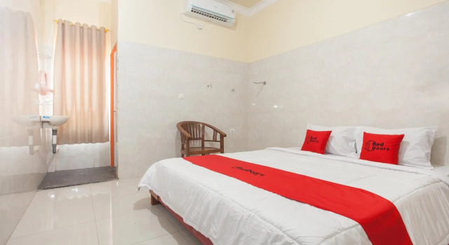 RedDoorz Syariah At Sedati, Book Hotel Hotels in Sedati with Parking, Parking