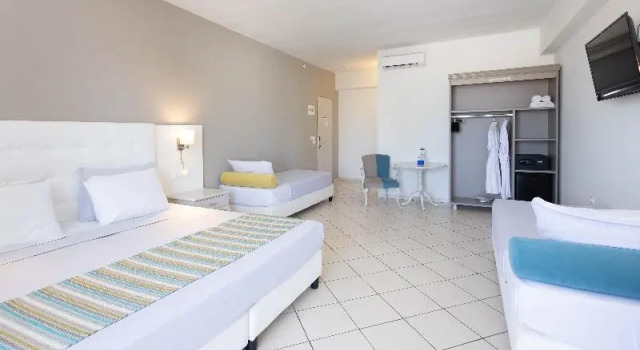 Четырёхместный номер Standard с балконом и с видом на море Dore Boutique Hotel