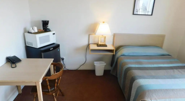 Timberland Hotel, Book Hotel Hoteller i Hinton med parkering, Parkering
