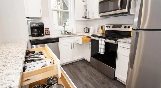 Апартаменты Cheerful 3BR newly innovated home on Fleet St