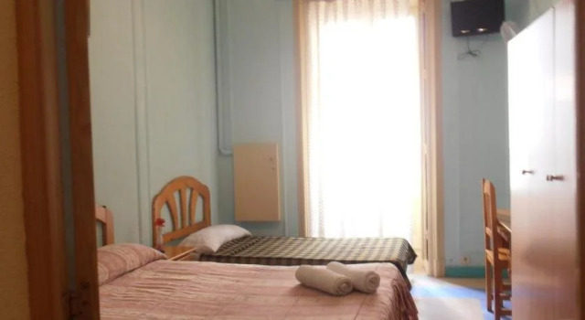 Hostal Miralva, Забронировать Отель центр города Мадрид, рядом с Театр Монументал