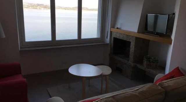 Appartamento GIOIOSA 1 con ampio terrazzo e vista Lago, Забронировать Апартаменты/квартира Апартаменты Пьемонта, Апартаменты/квартира