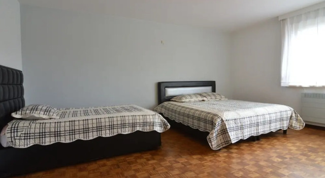 Charming Holiday Home with Hot Tub in Bree, Rezerwuj Hotel Hotele w Bruksela z parkingiem, Parking