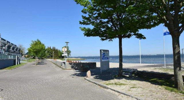 Апартаменты Premium Charmante Ferienwohnung mit Garten in Wiek