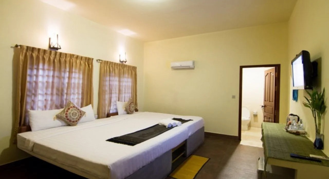 G Eleven Hotel