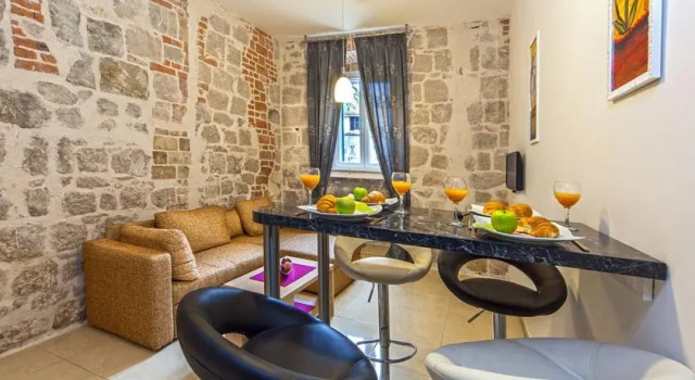 Old Town Twins Apartments