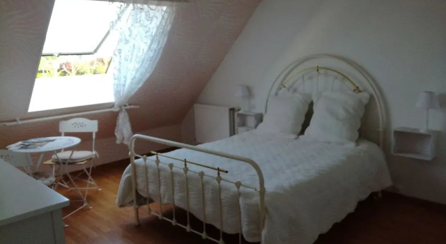 Chambre Rose Blanche, Забронировать Отель «постель и завтрак» Ле-Люд 