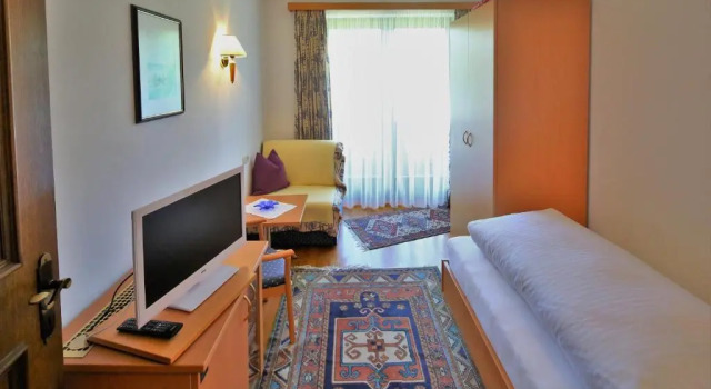 Haus Seeschwalbe, Rezerwuj Hotel Hotele w Salzburg z parkingiem, Parking