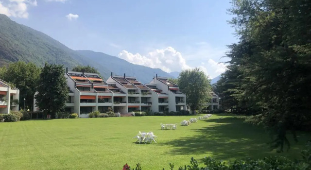 Студия Oasi Verde_Pool renovated apt. on Lake Residence