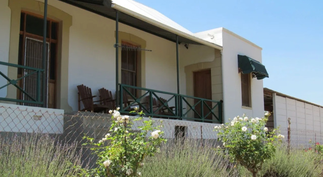Семейный коттедж с 3 комнатами с видом на горы Die Ou Huis Accommodation