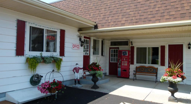 Country Squire Motel