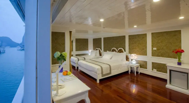Номер Royal Signature Royal Halong Cruise