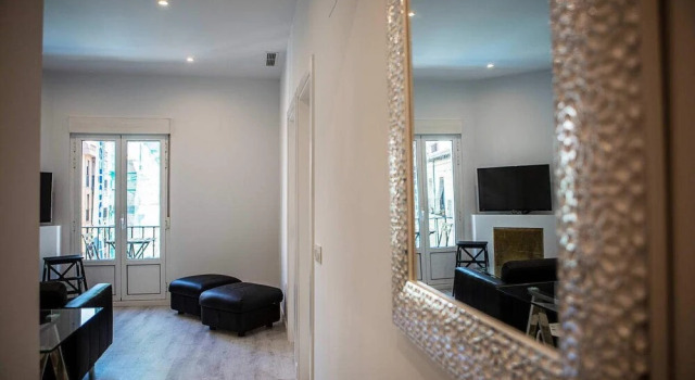 Modern 3 Bdr 2 Bath in La Latina, Near Metro