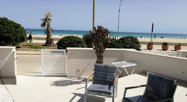 Коттедж с 3 комнатами Casa Blu sul mare e centralissima
