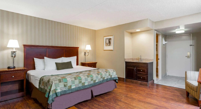 Двухместный номер Standard Days Inn by Wyndham Westminster