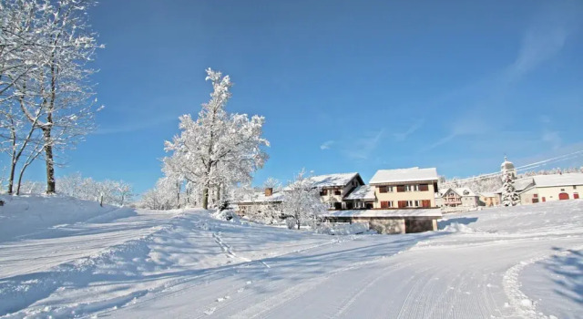 CEVEO - Village de Vacances Bellefontaine, Book Hotel Hotels in Burgundy with a Pool, Swimming Pool
