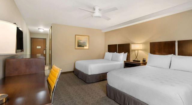 Четырёхместный номер Standard Best Western Plus Monterey Inn