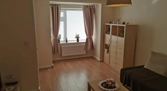 Entire 3 Bedroom House Manchester Free Parking, Забронировать Дом для отпуска Отели Манчестера с парковкой, Парковка
