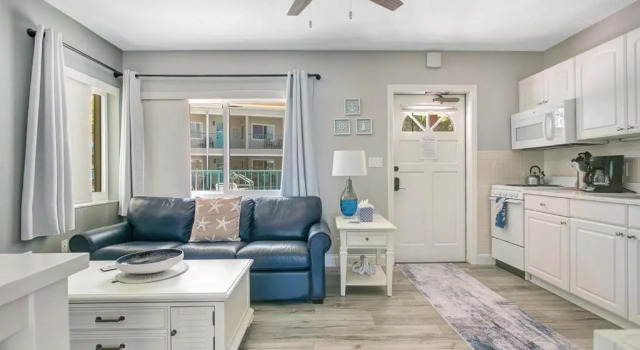 Five Palms Suite 103 - Daily - Weekly - Monthly, Забронировать Отель Отели Клируотер-Бич с парковкой, Парковка