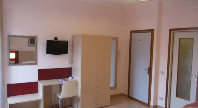 Трёхместный номер Standard с балконом и с частичным видом Albergo Riva