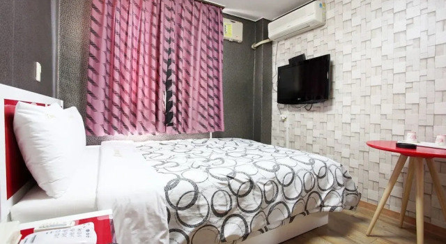Motel M
