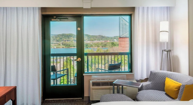 Номер Standard с балконом Courtyard by Marriott Chattanooga Downtown