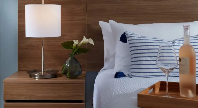Номер Standard с балконом The Pointe Hotel