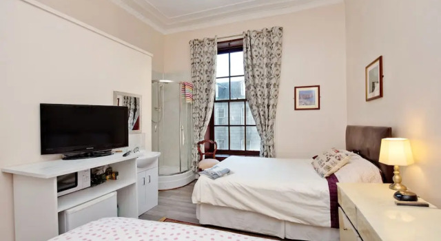 Luxurious Aberdeen Retreat Sleeps 21 & Parking, Забронировать Отель Отели Абердина с парковкой, рядом с St Mary's Cathedral, Парковка