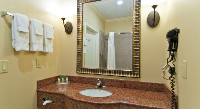 Двухместный номер Deluxe Wyndham Lake Charles near Casinos