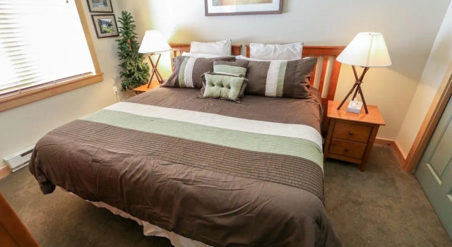 Sunstone 114 Updated Ski-In Ski-Out Condo At Sunstone Lodge with Great Complex Amenities by RedAwning